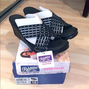 NEW SKECHERS Women’s 10 Rhinestone Wedge Sandals